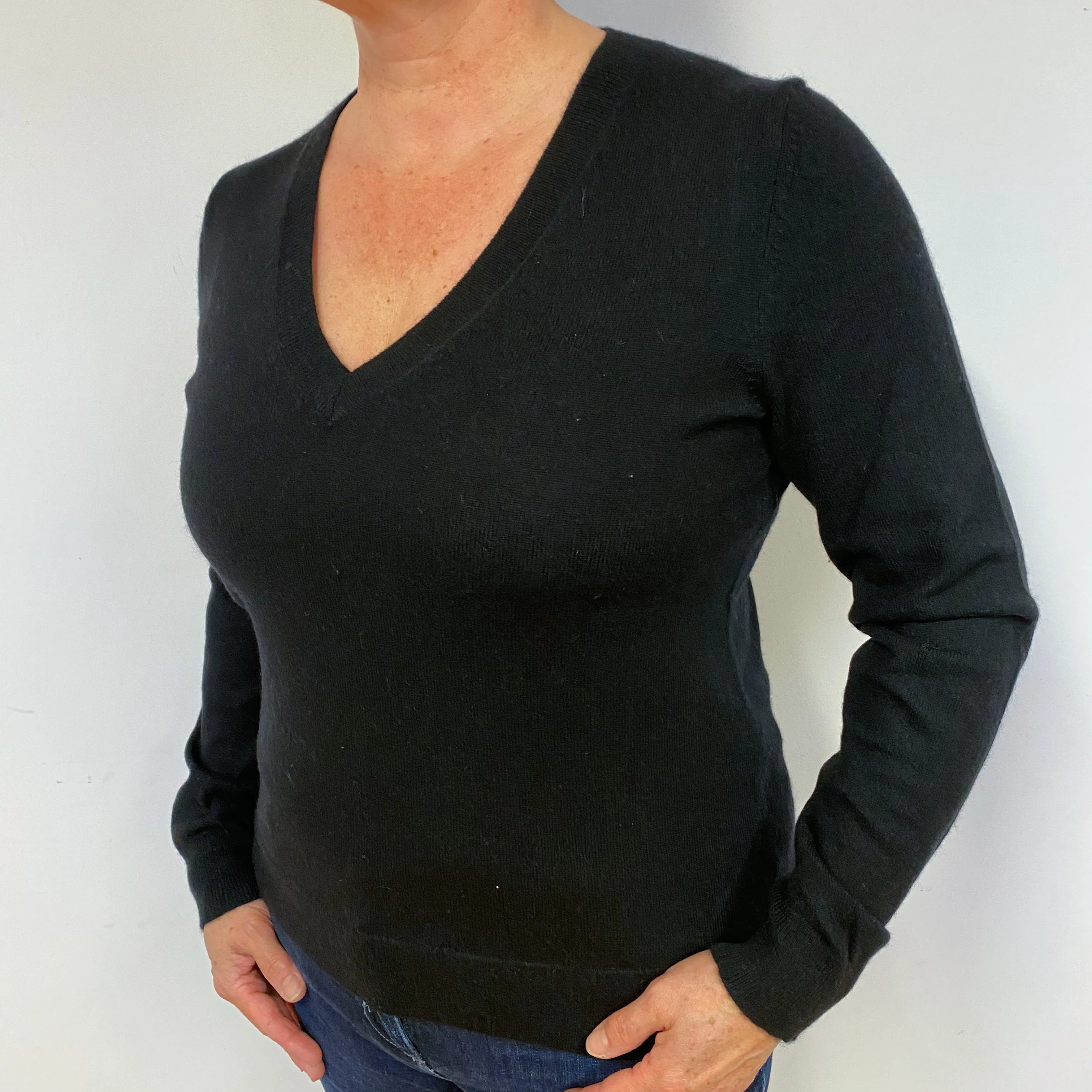 Black Cashmere V-Neck Jumper Large.